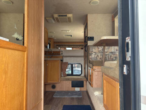 2004 Eagle Cap 950 Intermountain RV