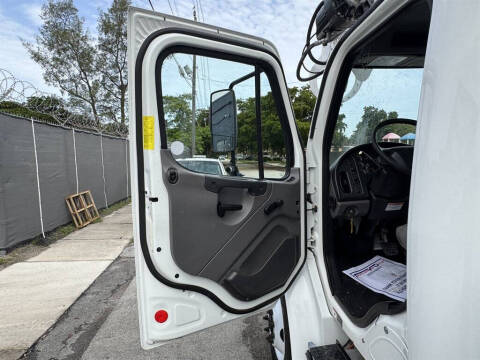 2015 Freightliner M2 106