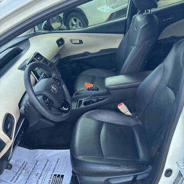 2019 Toyota Prius LE