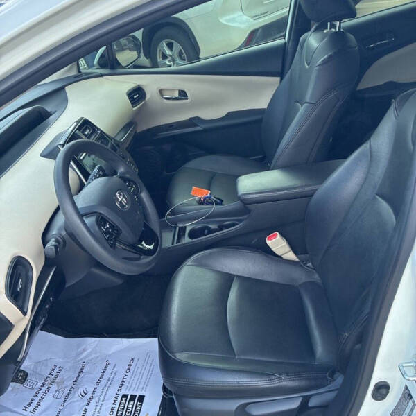 2019 Toyota Prius LE