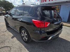 2017 Nissan Pathfinder SV