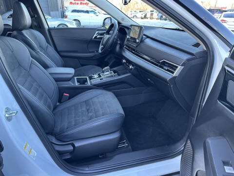 2023 Mitsubishi Outlander PHEV SE