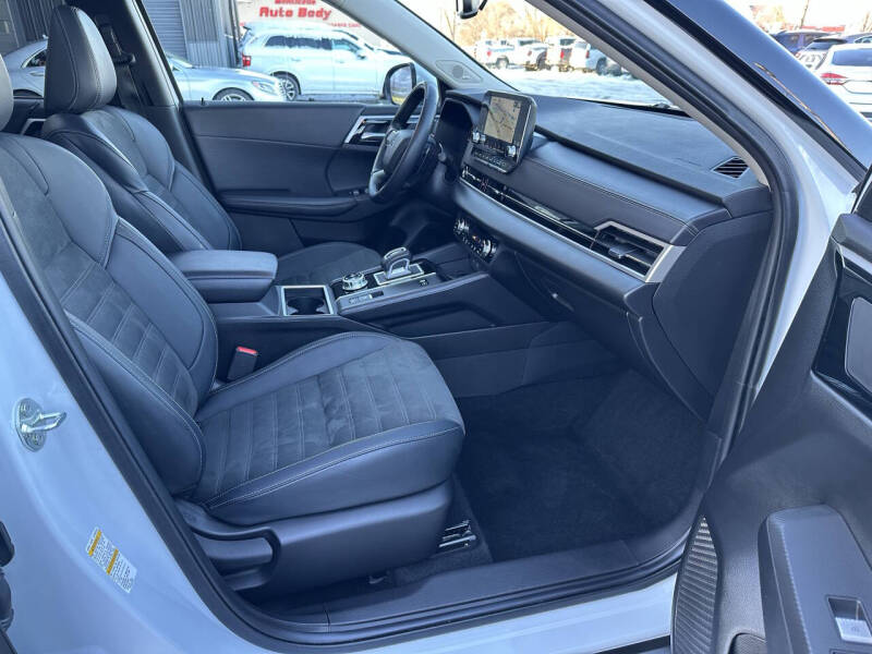 2023 Mitsubishi Outlander PHEV SE