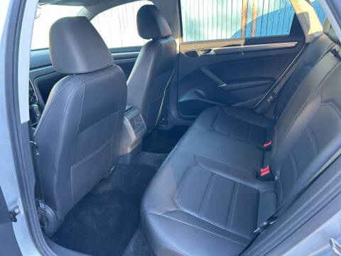 2018 Volkswagen Passat 2.0T R-Line