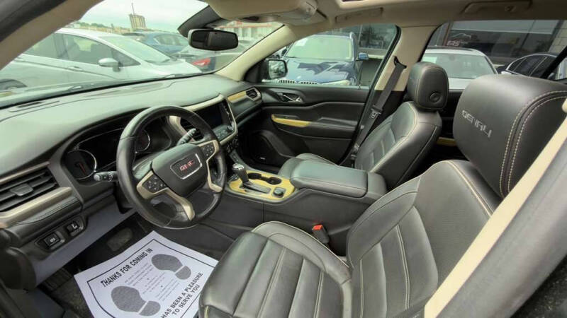 2017 GMC Acadia Denali