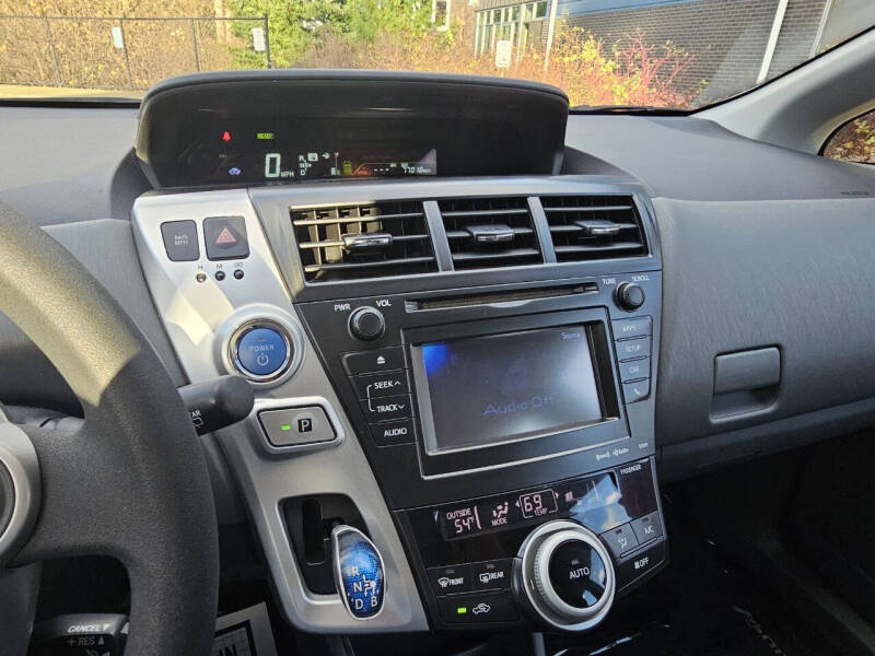 2013 Toyota Prius v Two