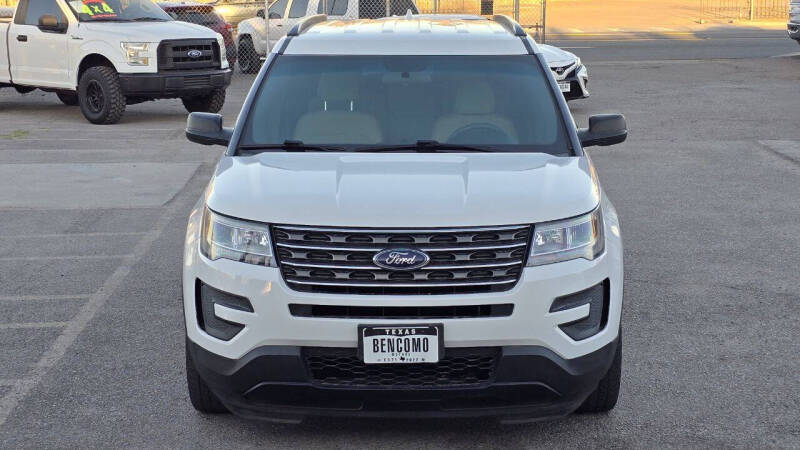 2017 Ford Explorer Base photo 3