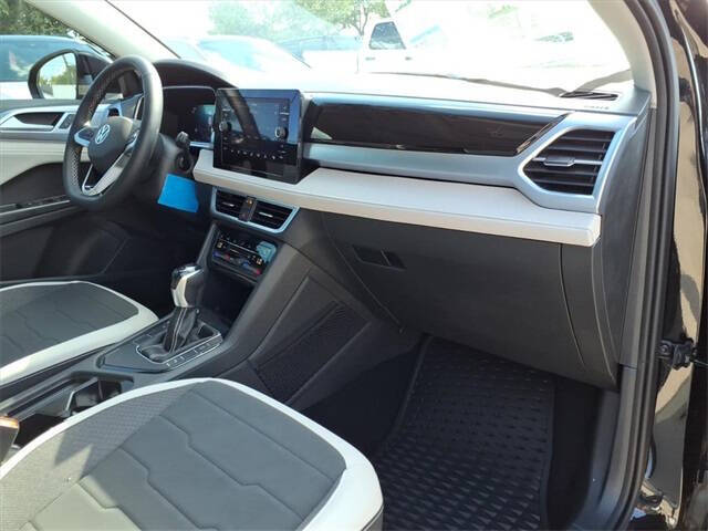 2025 Volkswagen Taos SE