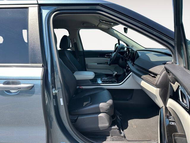 2024 Kia Carnival EX