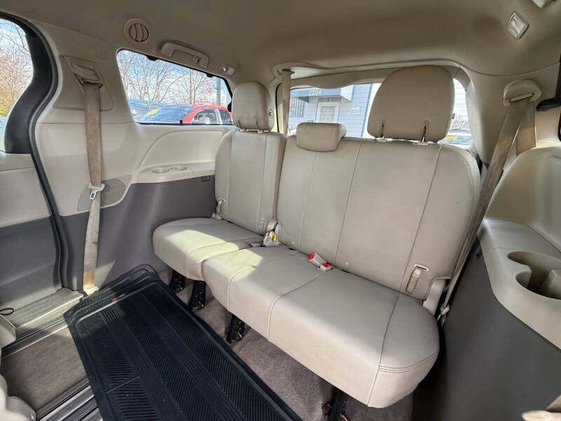 2015 Toyota Sienna XLE Premium 8-Passenger