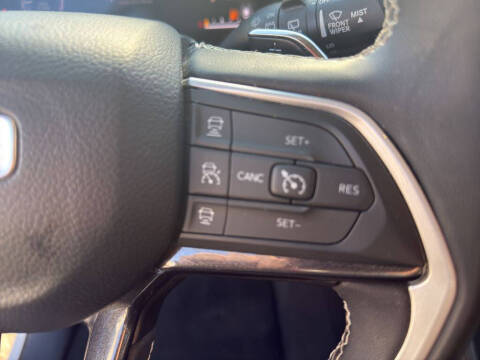 2023 Jeep Grand Cherokee L Laredo