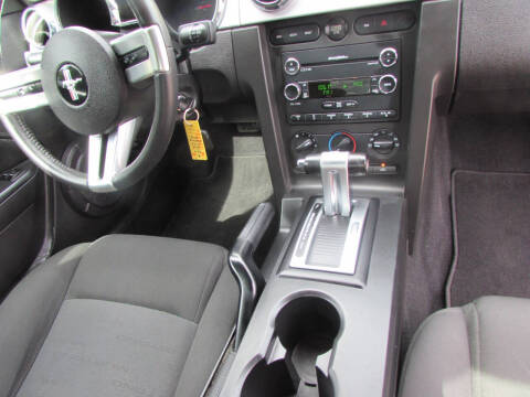 2008 Ford Mustang V6 Deluxe