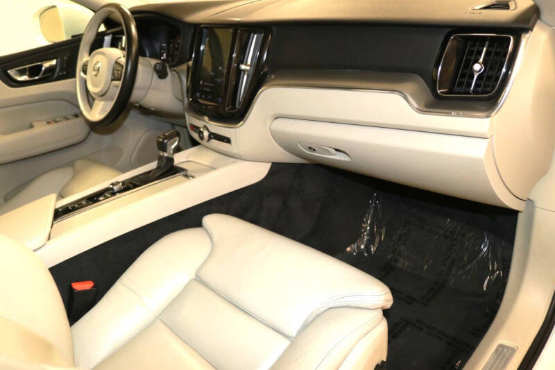 2019 Volvo XC60 T5 Momentum