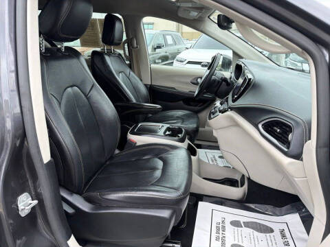 2022 Chrysler Pacifica Touring L