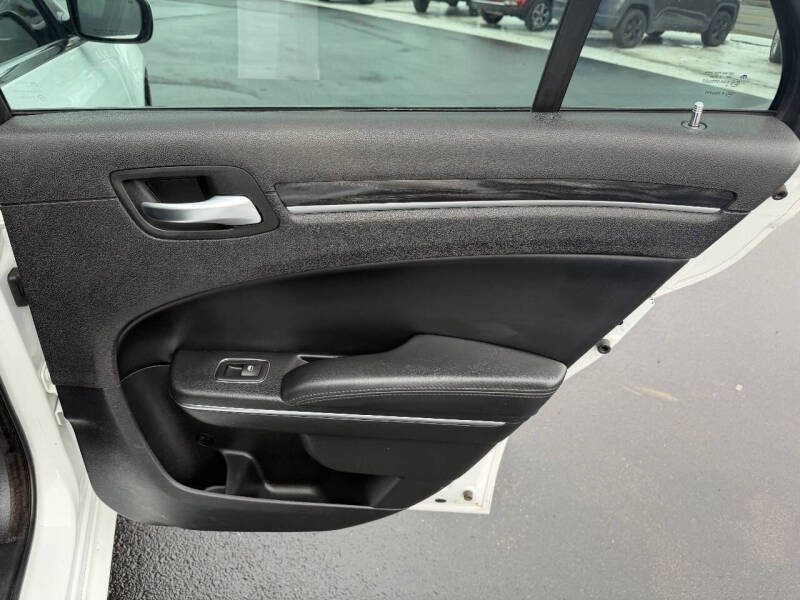 2016 Chrysler 300 Limited