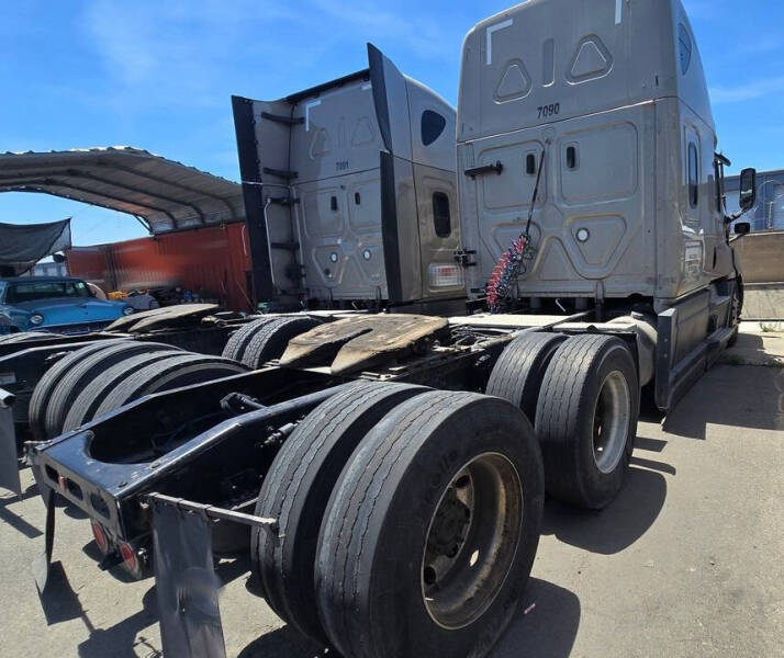 2022 Freightliner Cascadia