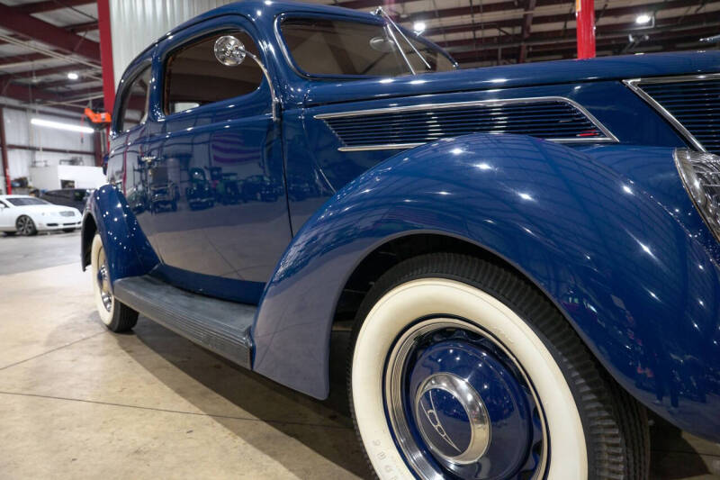 1937 Ford Deluxe