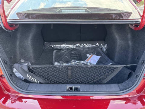 2025 Nissan Versa SR