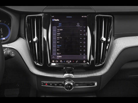 2022 Volvo XC60 B5 Momentum