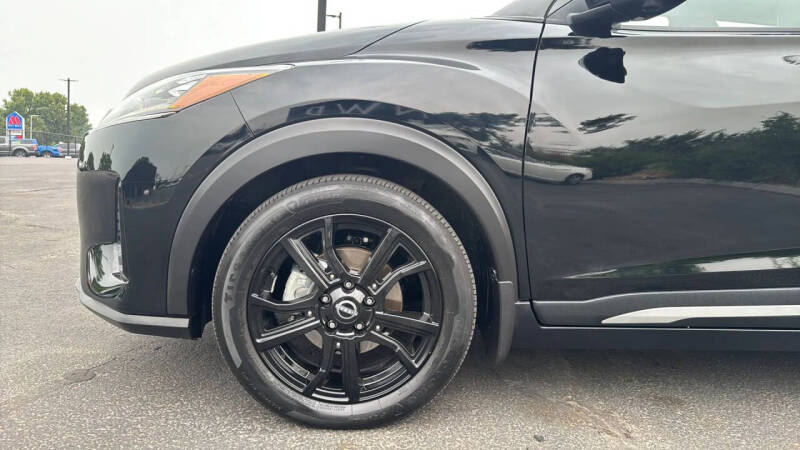 2022 Nissan Kicks SR