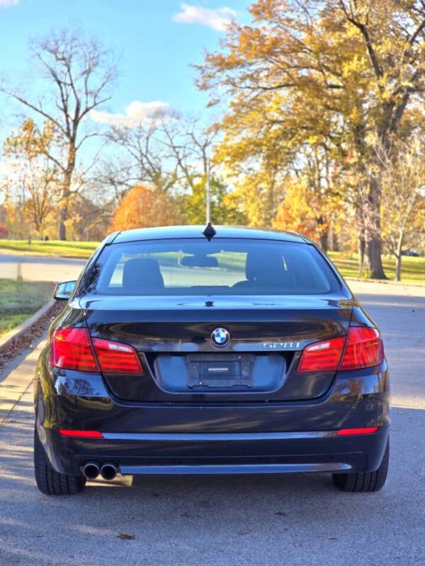 2011 BMW 5 Series 528i photo 9