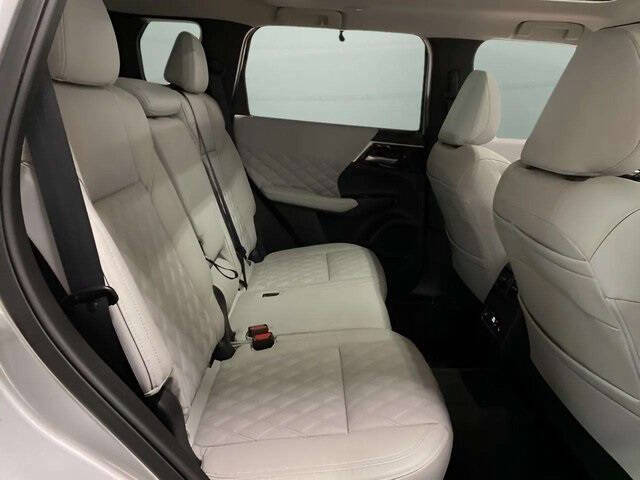 2025 Mitsubishi Outlander PHEV SEL