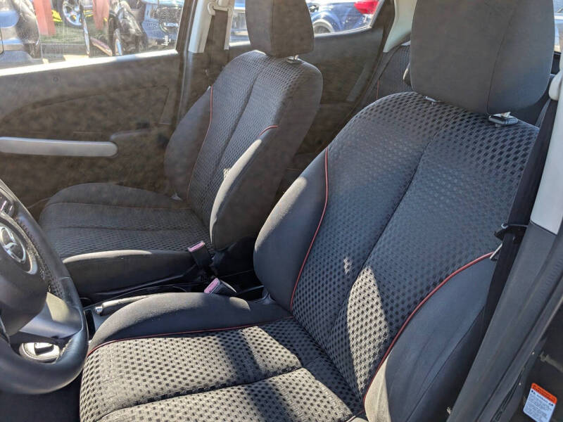 2011 Mazda MAZDA2 Touring