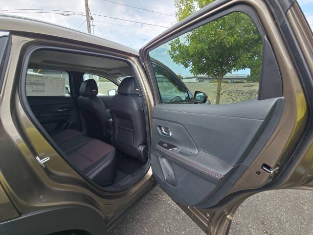 2025 Nissan Kicks SR