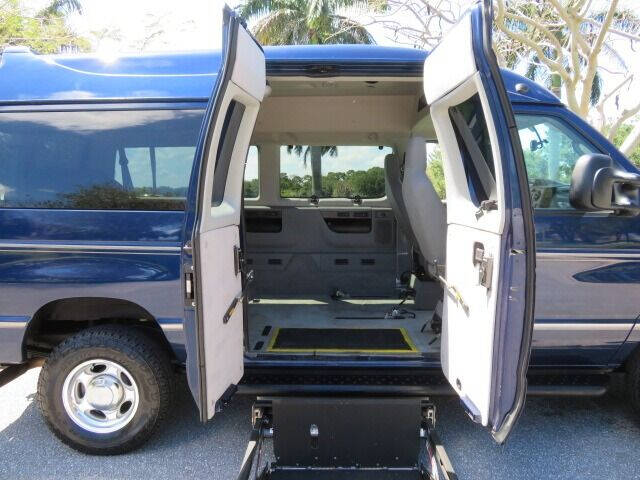 2011 Ford E-Series E-350 SD XLT