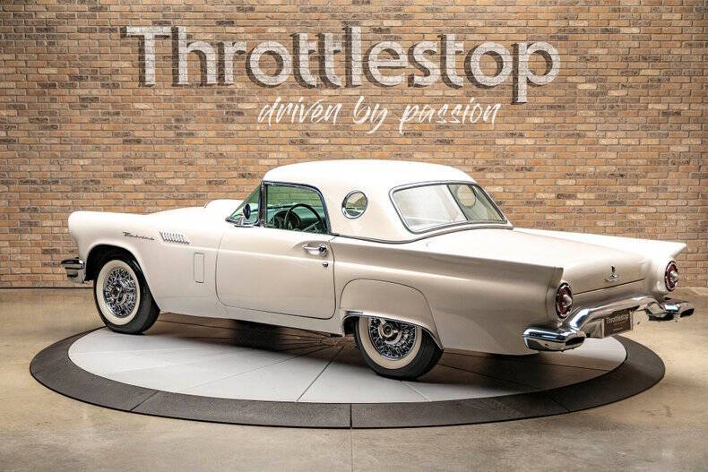 1957 Ford Thunderbird