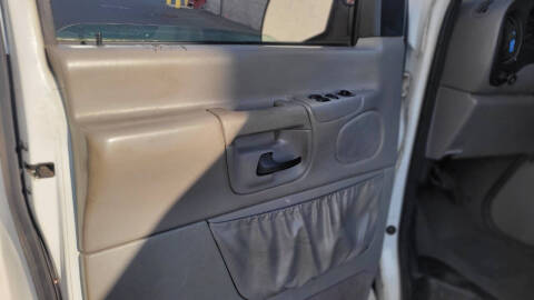 2000 Ford E-150 Chateau