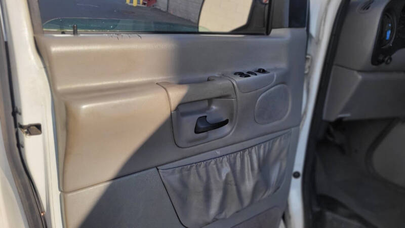 2000 Ford E-150 Chateau