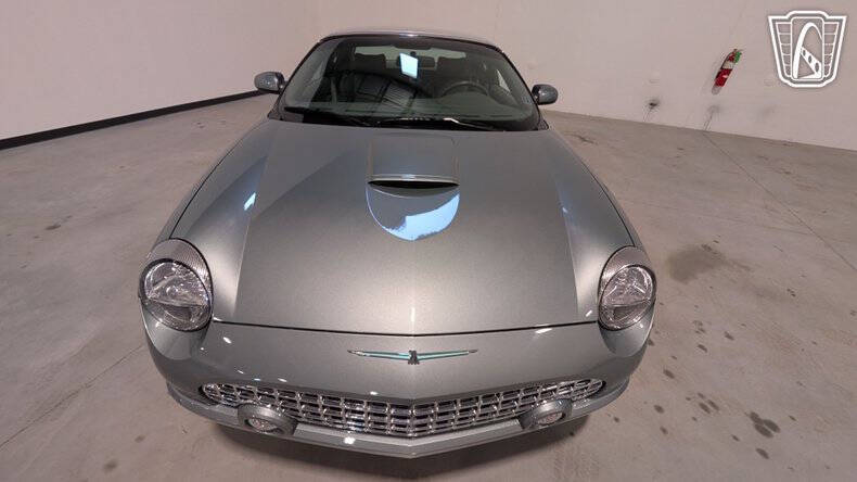 2004 Ford Thunderbird