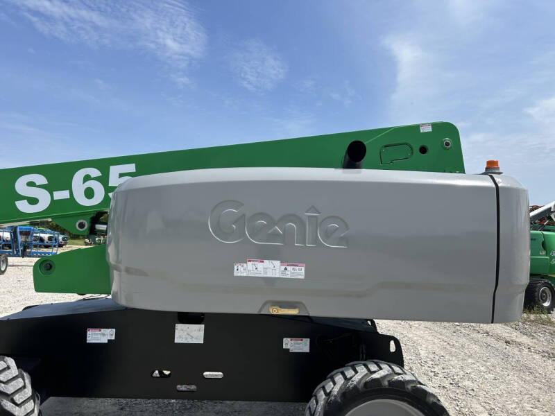 2016 Genie 65' Manlift