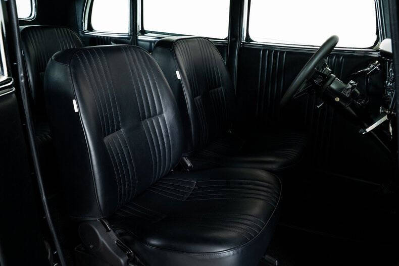 1933 Ford Super Deluxe