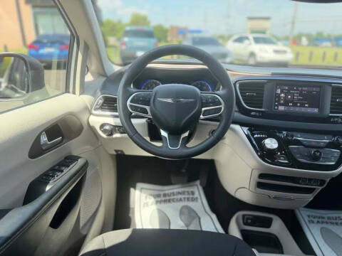 2023 Chrysler Voyager LX