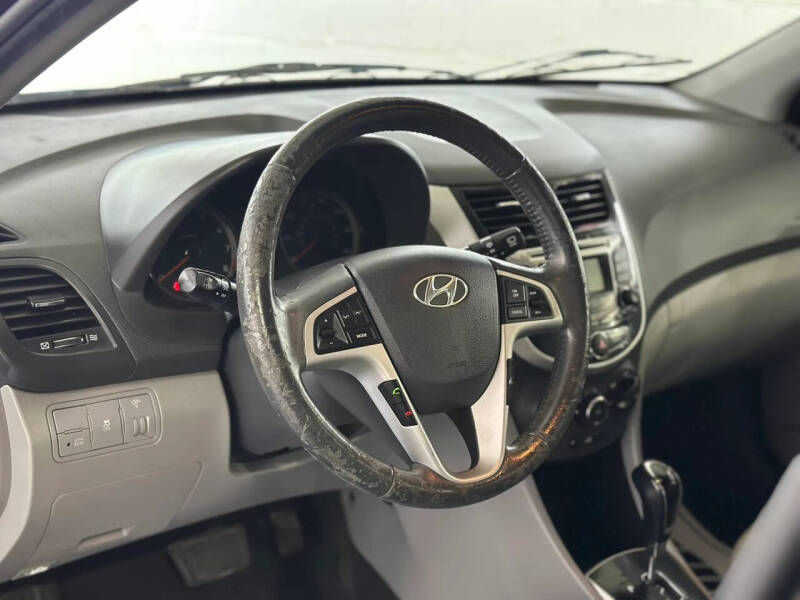 2012 Hyundai Accent SE