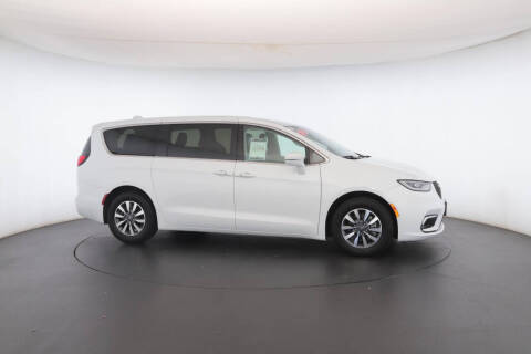 2022 Chrysler Pacifica Hybrid Touring L