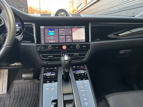 2024 Porsche Macan T