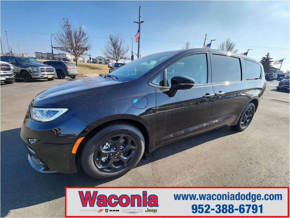 2024 Chrysler Pacifica Plug-In Hybrid for sale at Victoria Auto Sales in Victoria, MN