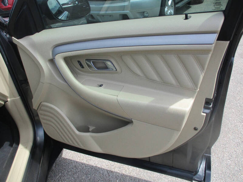 2016 Ford Taurus SEL