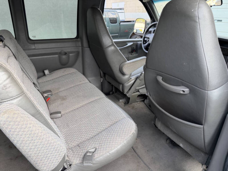 2003 Chevrolet Express 3500 LS