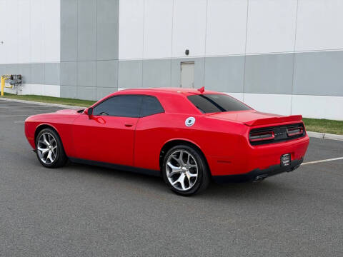 2016 Dodge Challenger SXT Plus