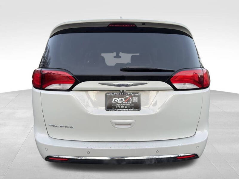 2017 Chrysler Pacifica Touring-L Plus