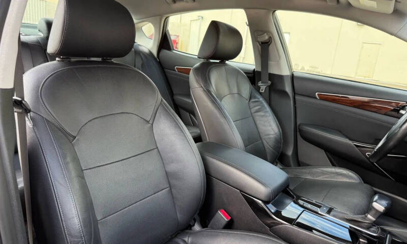 2017 Kia Cadenza Premium