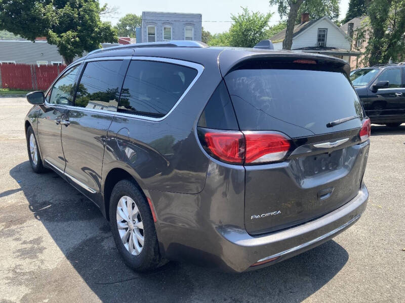 2019 Chrysler Pacifica Touring L