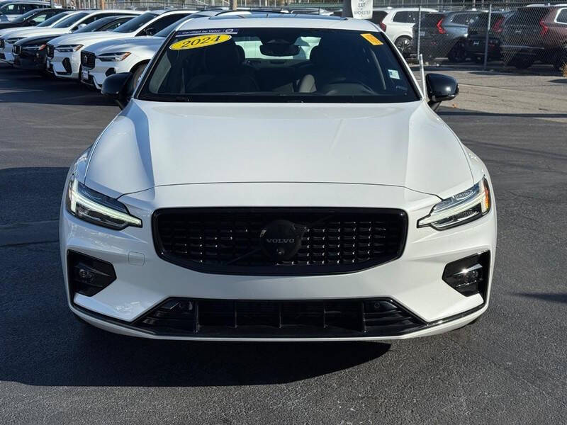 2024 Volvo S60 B5 Plus Black Edition