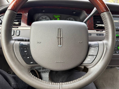 2008 Lincoln Town Car Signature Limited