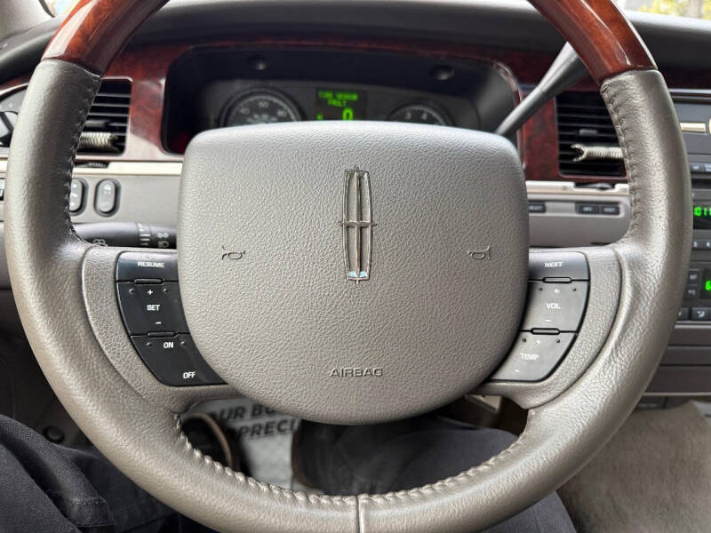 2008 Lincoln Town Car Signature Limited