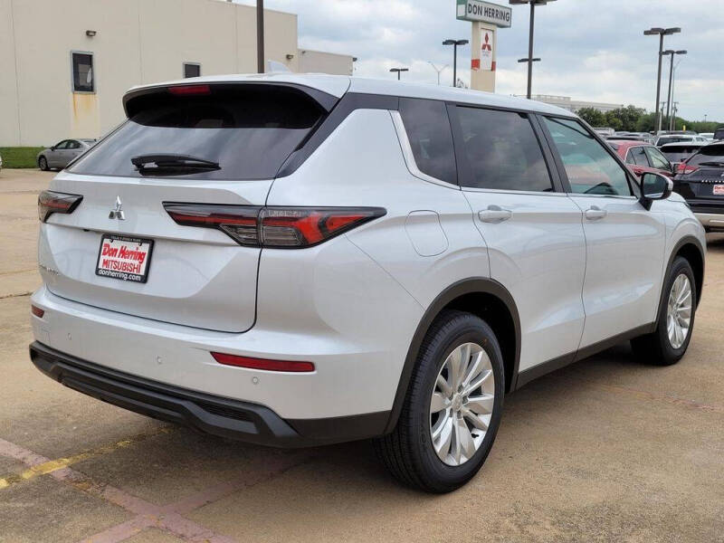 2026 Mitsubishi Outlander ES